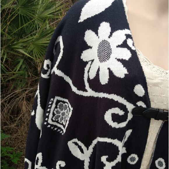 NWOT SNAILS & CINNAMON Black/White/Yellow Floral Cardigan Jacket/Wrap w/Buckle - Picture 9 of 13